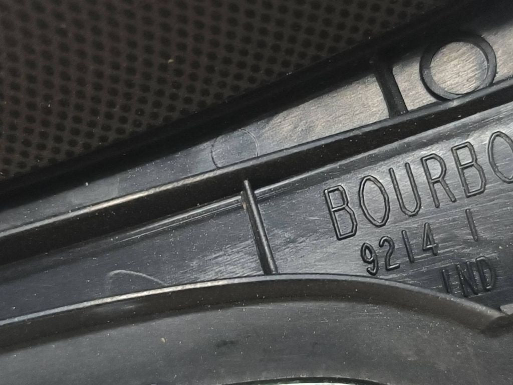 Toyota Avensis T250 2.0D4D 2006 Gear shifter surround trim plastic 9214L 