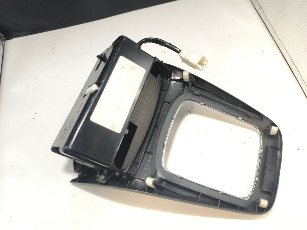 Toyota Avensis T250 2.0D4D 2006 Gear shifter surround trim plastic 9214L 