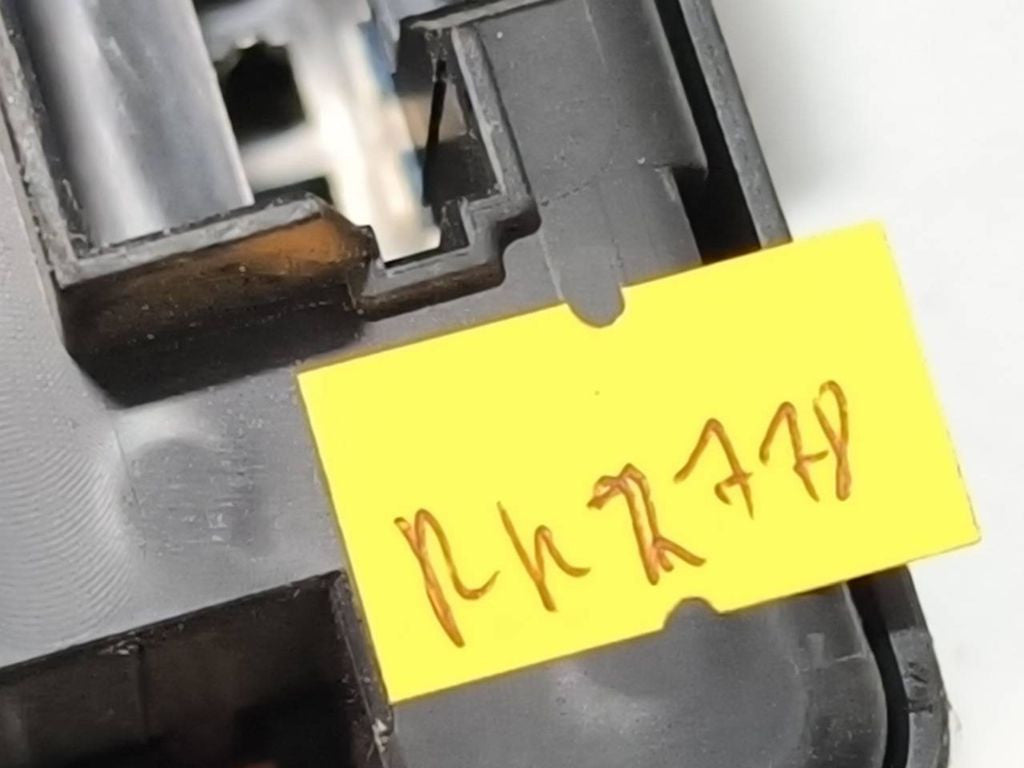 BMW 3 F30 F35 F31 2012 Fuse module 9337879 