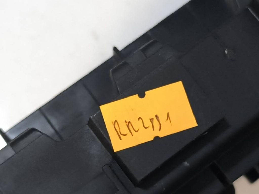 BMW 3 F30 F35 F31 2017 Fuse module 9389068 