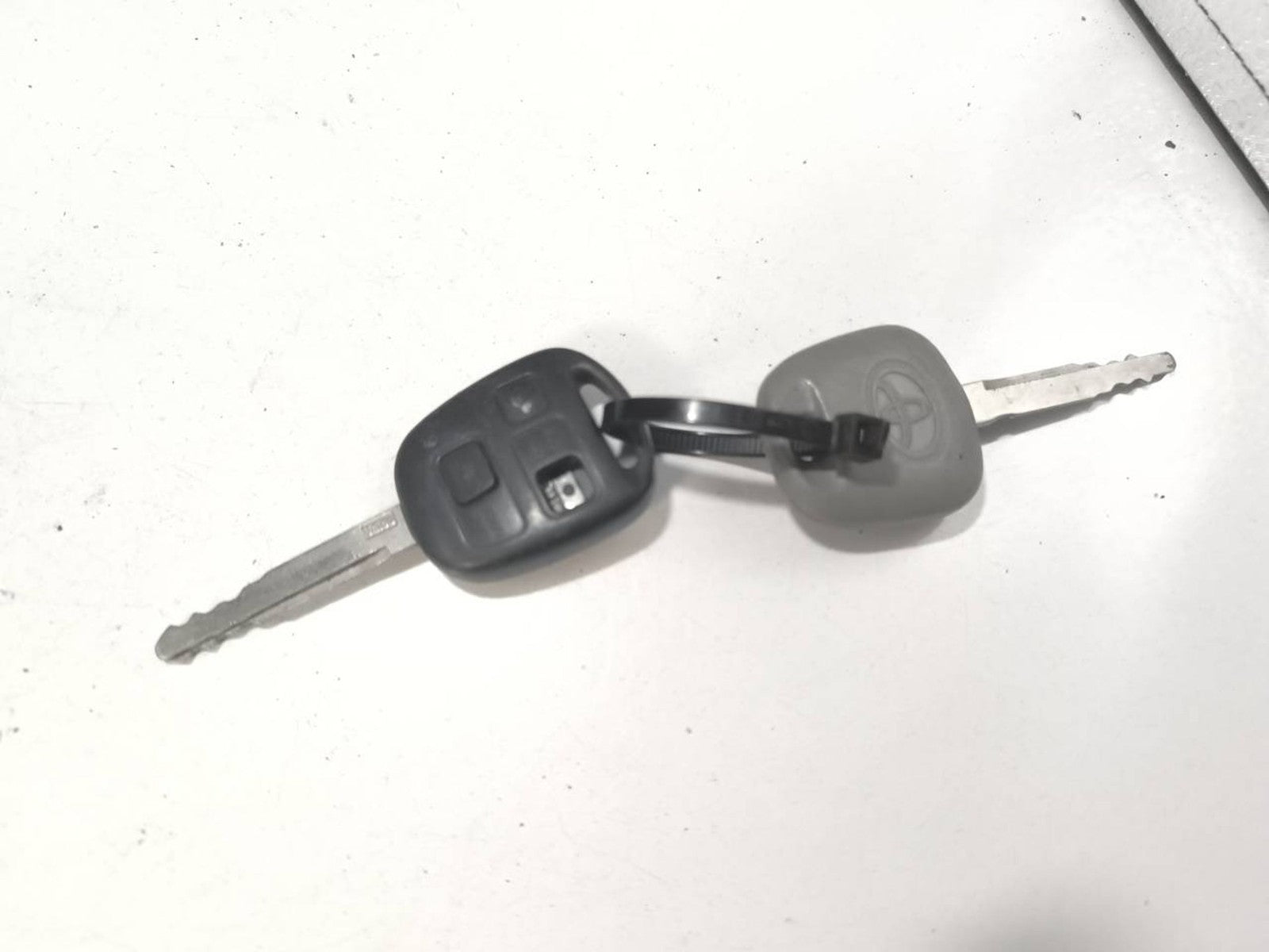 Toyota Avensis T250 2006 Ignition key 736670A 