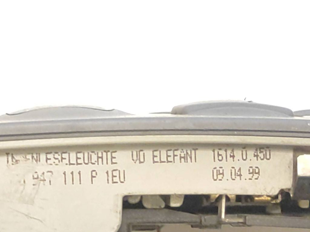 Audi A4 S4 B5 8D 2001 front seat light 8D0947111P 