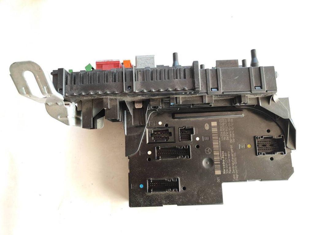 Mercedes-Benz C W204 2011 Fuse module 2049060105 