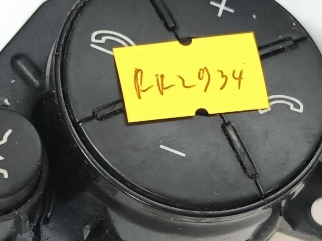 Mercedes-Benz C W204 2009 Steering wheel buttons A2048210051 