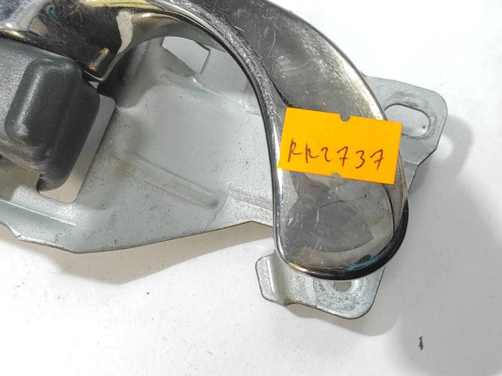 Mitsubishi Galant 2.0i 100kW 1998 front right door interior handle 