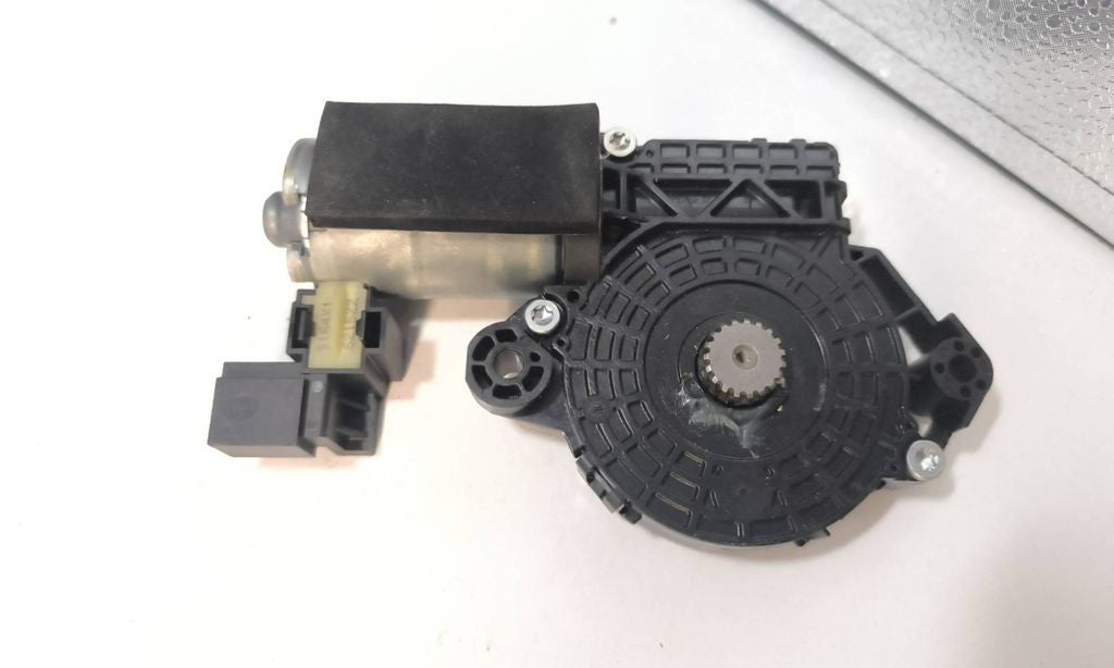 Mercedes-Benz C W204 2011 Sunroof electric motor actuator 0390200101 