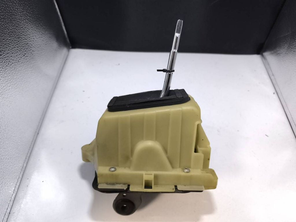 Mercedes-Benz E W212 2013 gear selector shifter A2042678124 