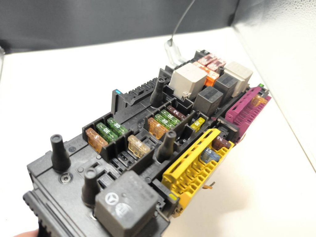 Mercedes-Benz C W204 2011 SAM control unit 2049019702 