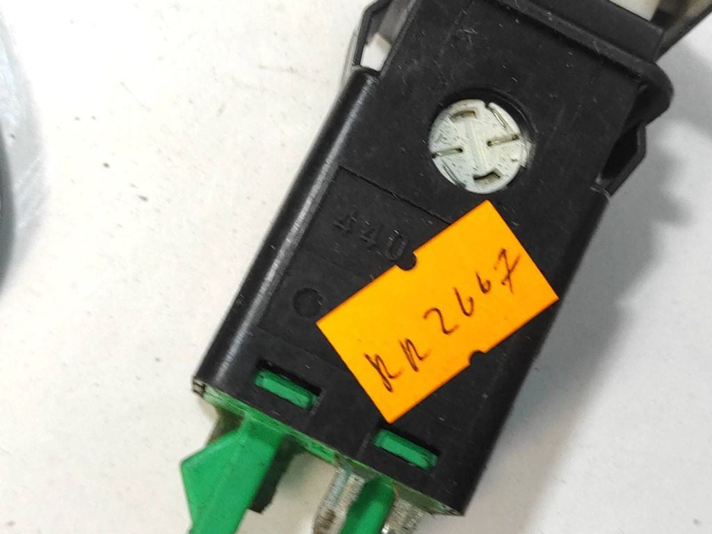 Saab 9-5 2.0T 110kW Petrol 2000 Fog light switch 4409223 