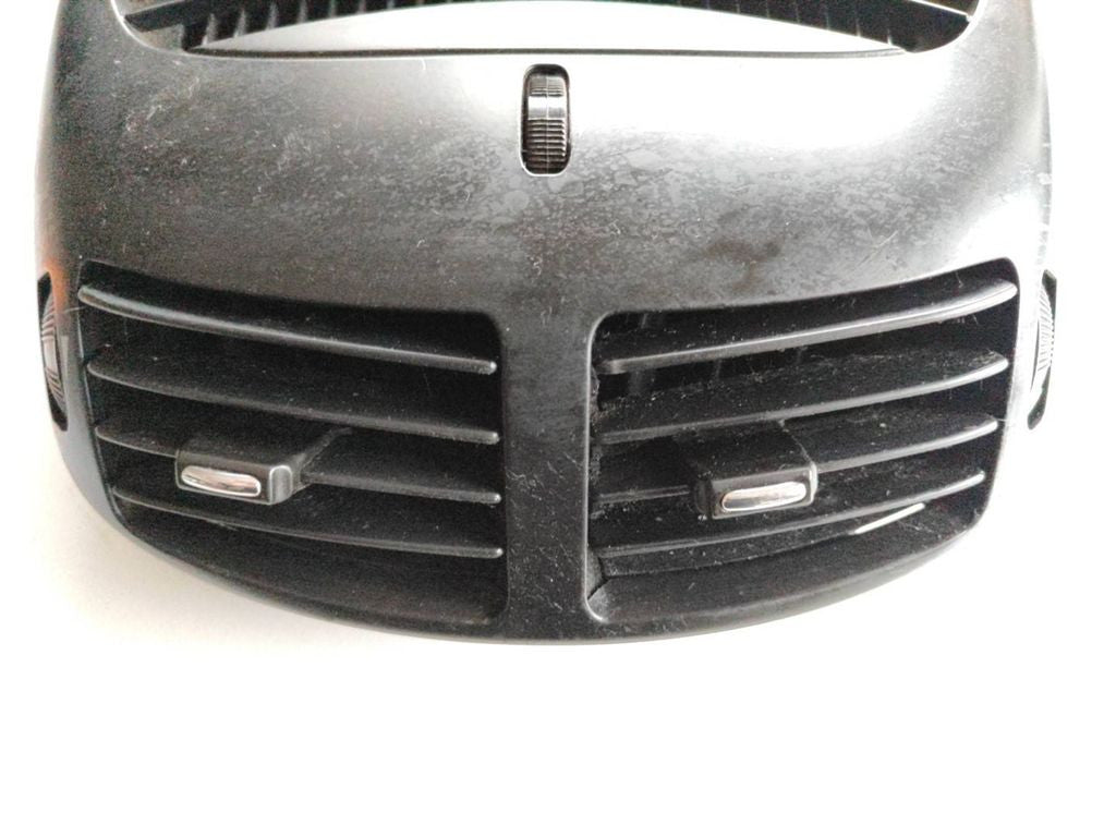 Alfa Romeo 147 TS 2001 Front dash center air vent grill 