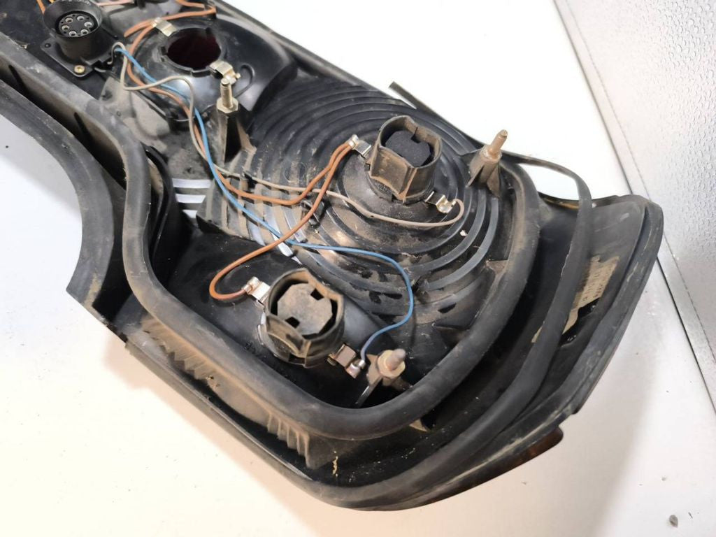 BMW 7 E32 1992 Rear right tail light lamp 1374026R 