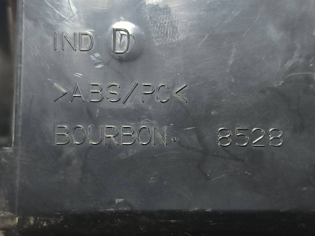 Toyota Avensis T250 2.0D4D 2006 Gear shifter surround trim plastic 9214L 