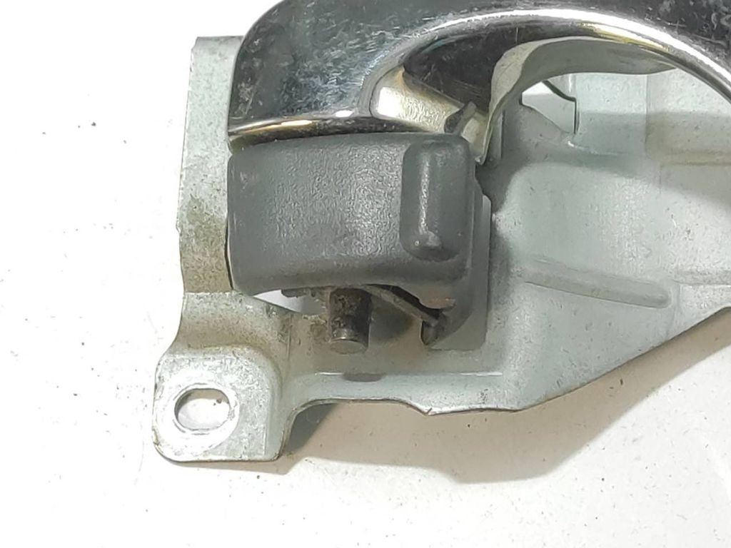Mitsubishi Galant 2.0i 100kW 1998 front right door interior handle 
