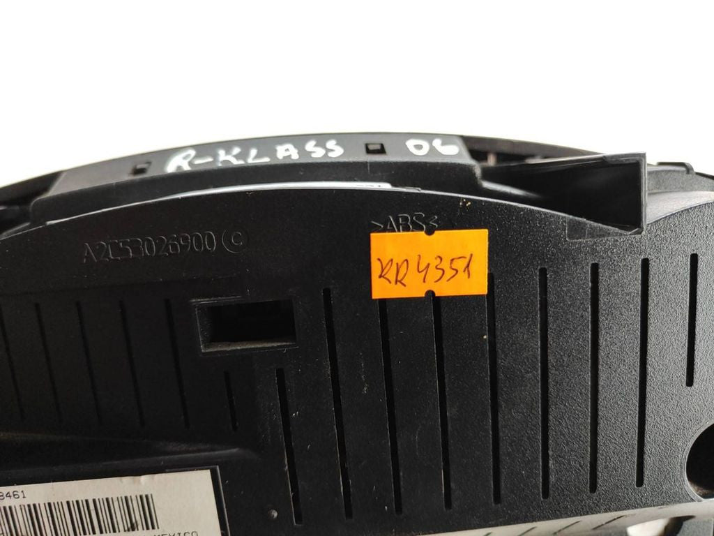 Mercedes-Benz R W251 2007 speedometer instrument cluster A2515400748 