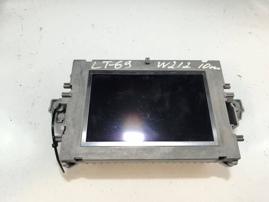 Mercedes-Benz E W212 2009 Dashboard LCD screen display A2129028300 