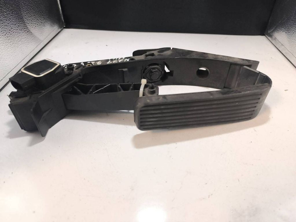 Mercedes-Benz S W221 2006 Diesel accelerator throttle pedal A2203000104 