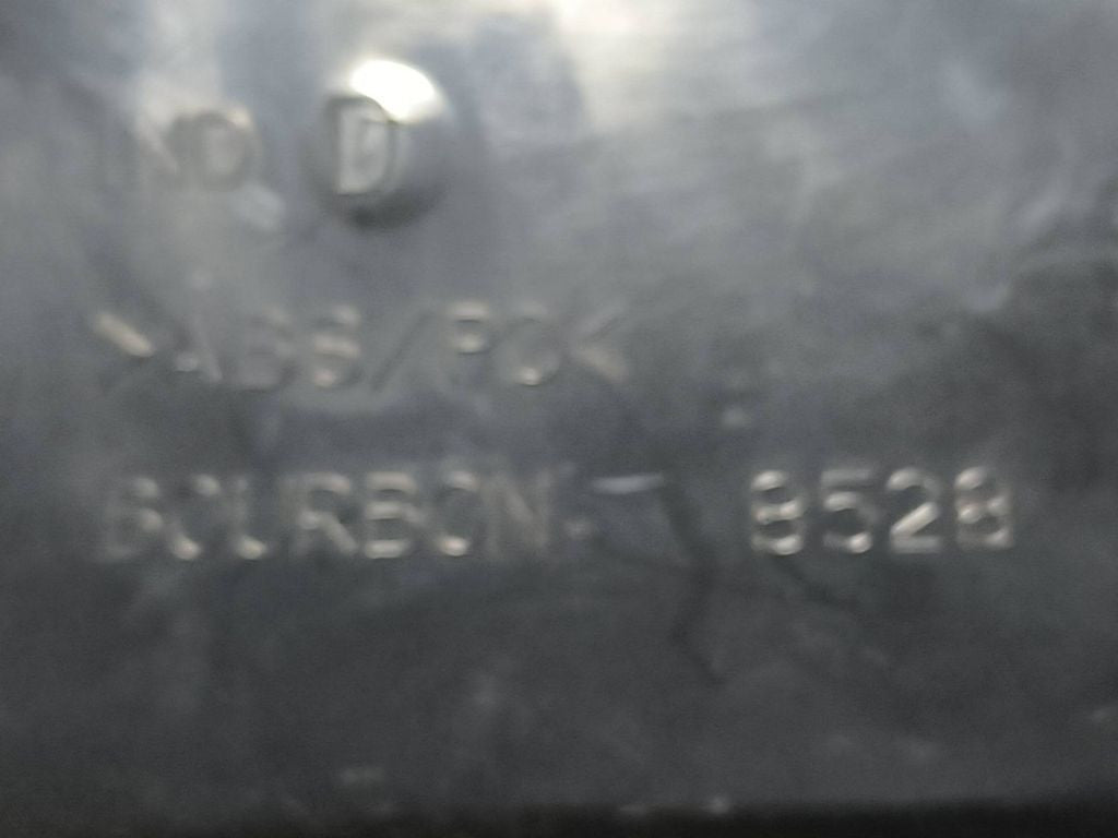 Toyota Avensis T250 2.0D4D 2006 Gear shifter surround trim plastic 9214L 