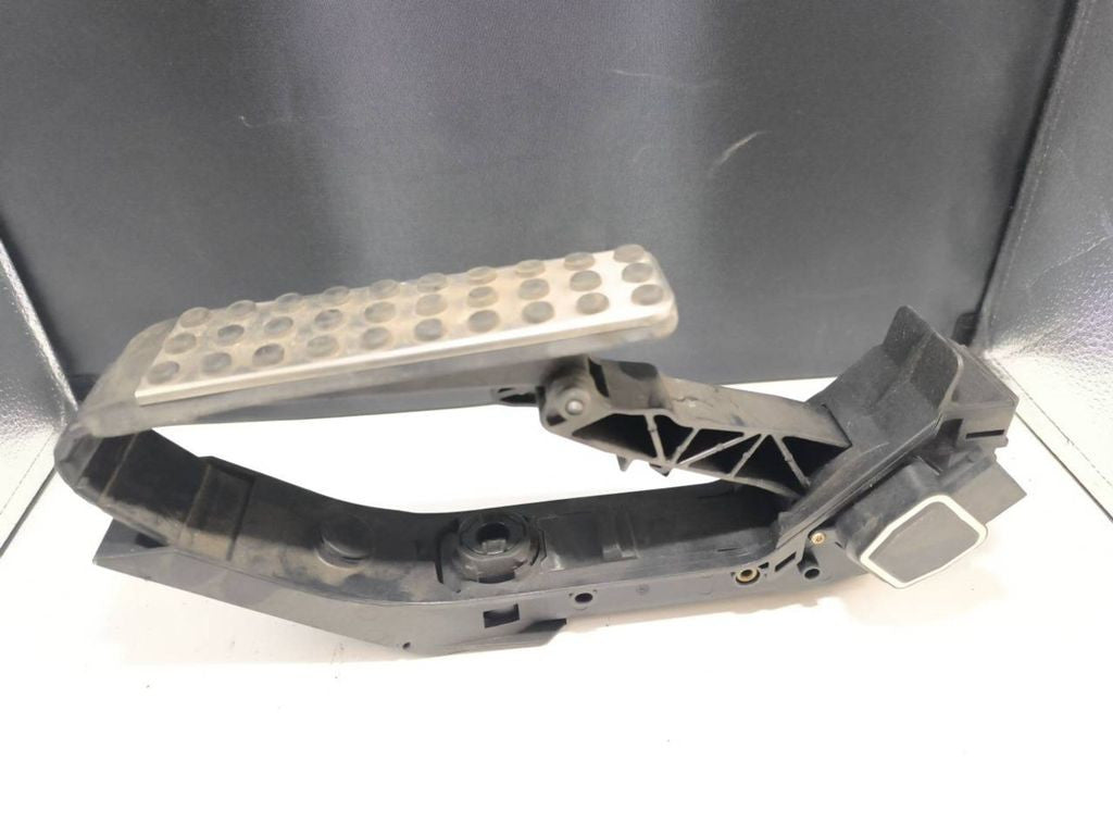 Mercedes-Benz SLK R171 2005 accelerator throttle pedal A1703000404