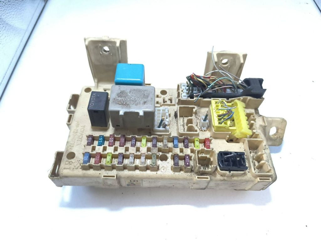 Toyota Avensis T250 2008 Fuse module 82641CA010F 