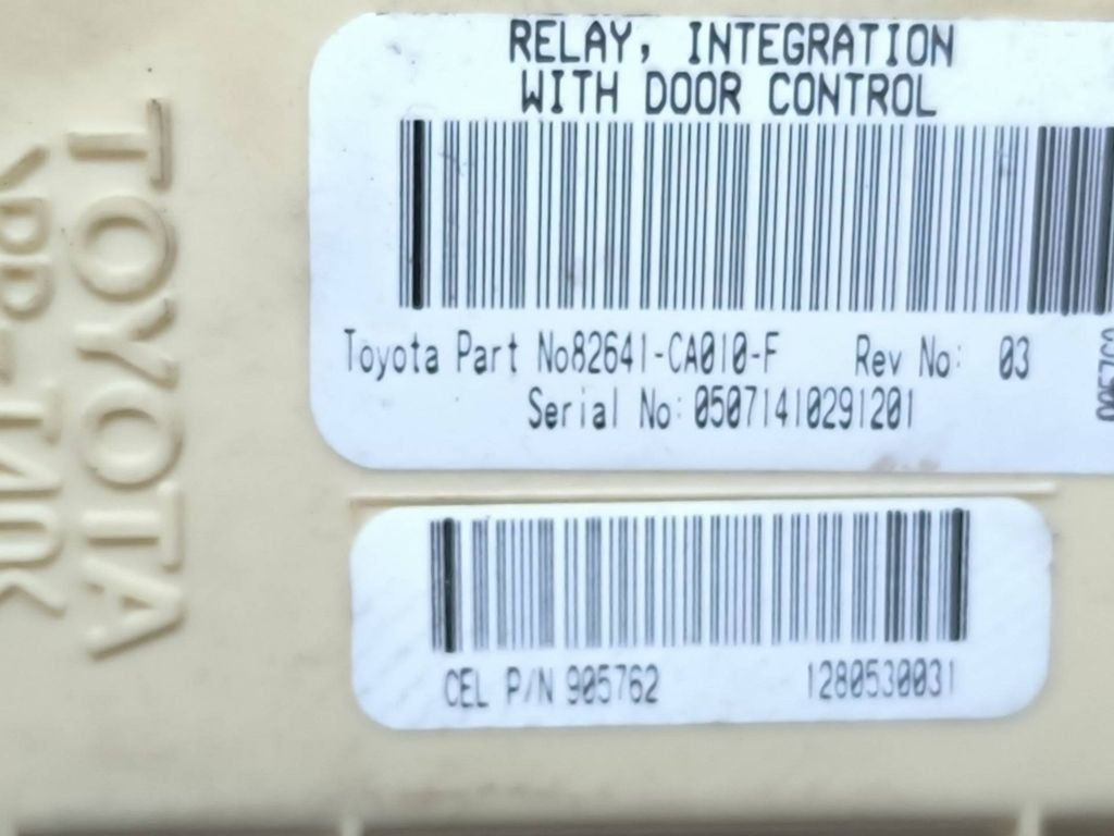Toyota Avensis T250 2008 Fuse module 82641CA010F 