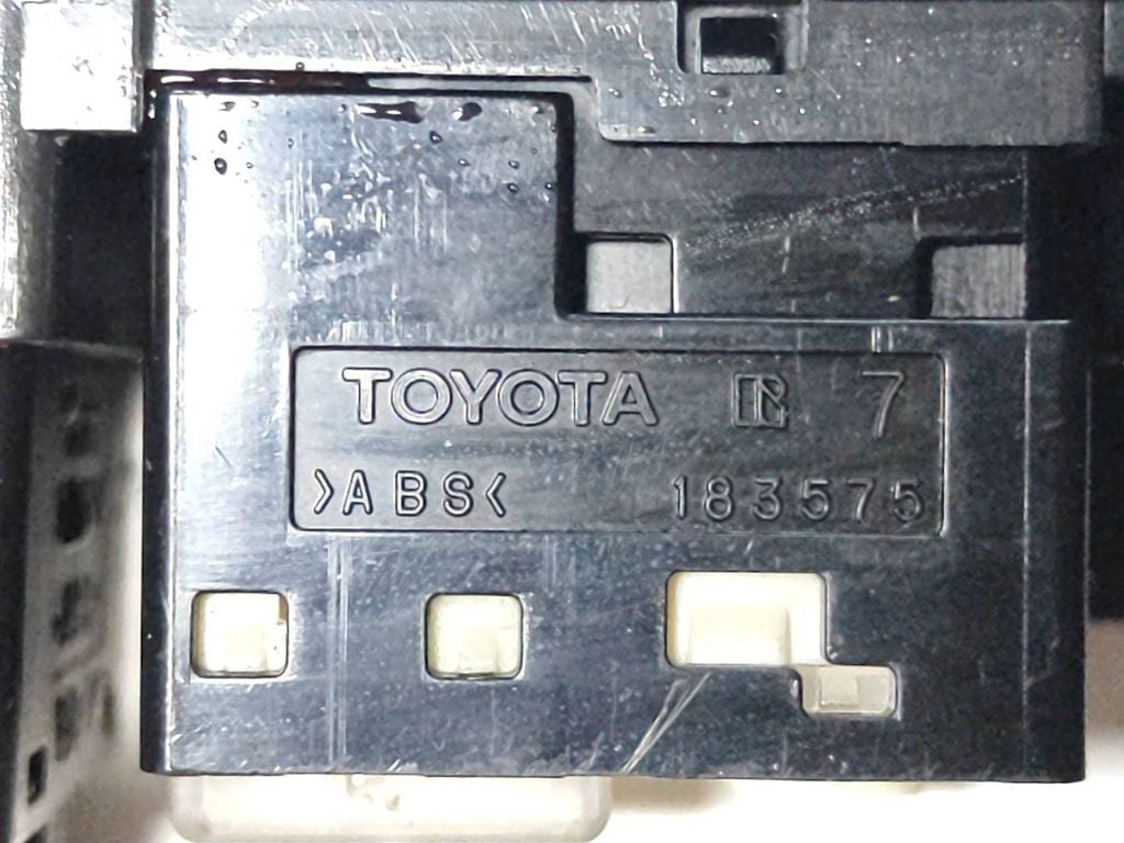 Toyota Avensis T250 2008 Wing mirror headlight switch 183575 