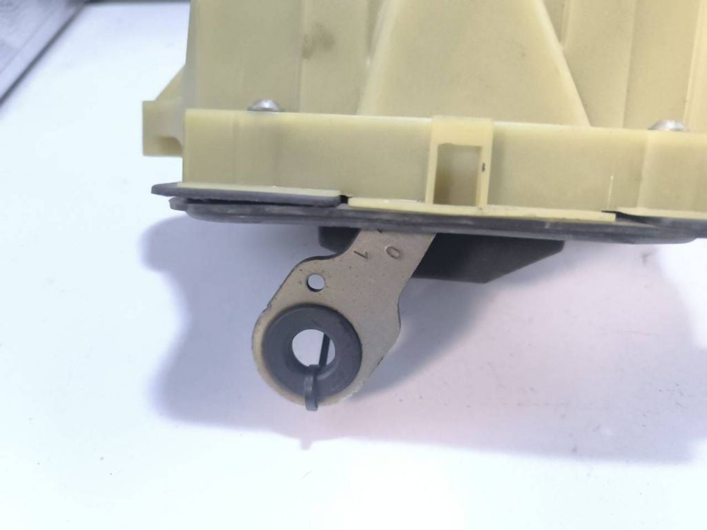 Mercedes-Benz C W204 2011 gear selector shifter A2042677524 